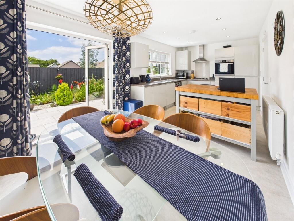 Kitchen / Dining