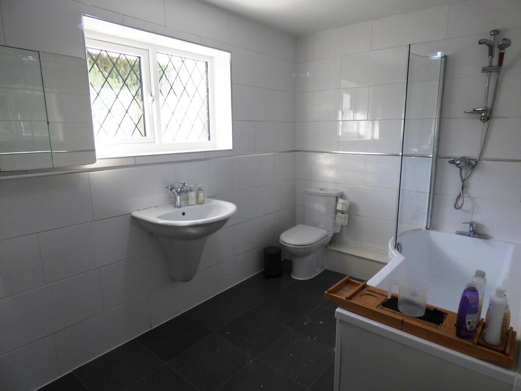 FAMILY BATHROOM