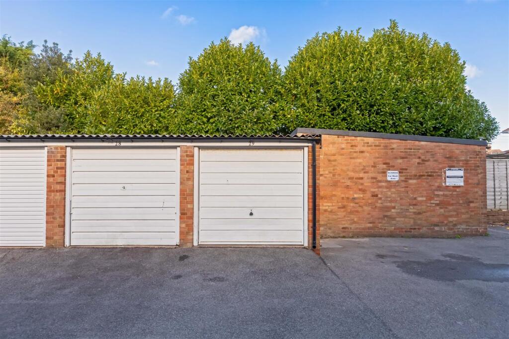 Meadway Court_14.jpg