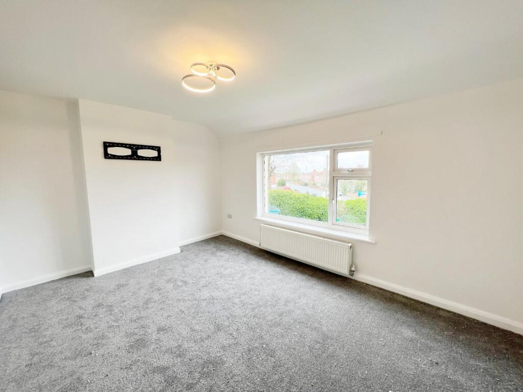 Bedroom 1 pic 1.jpg