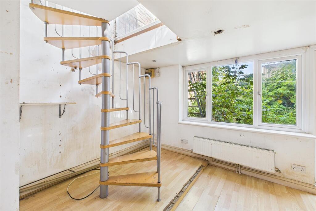 Garden Maisonette, 17 Somerset Street, Kingsdown, 