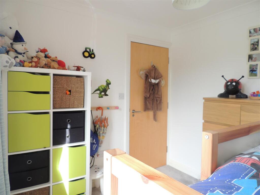 Bedroom 3 -2.JPG