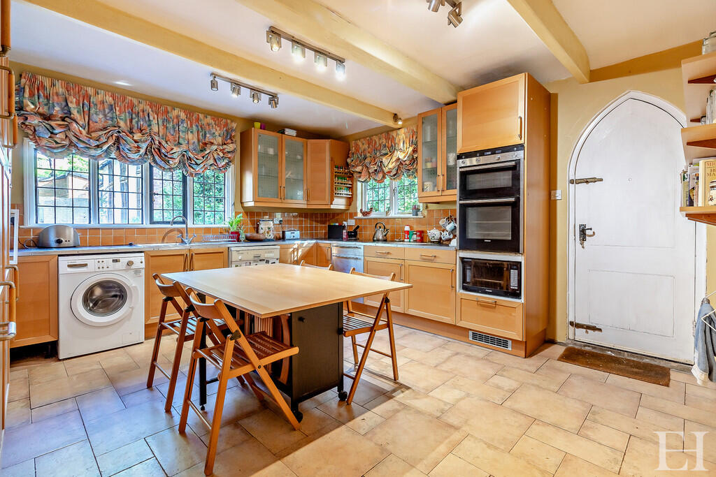 8646346-interiorW...