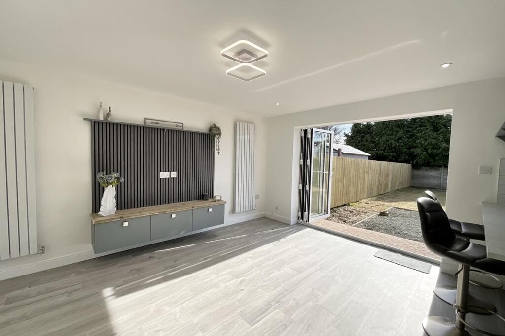 open plan living/kit