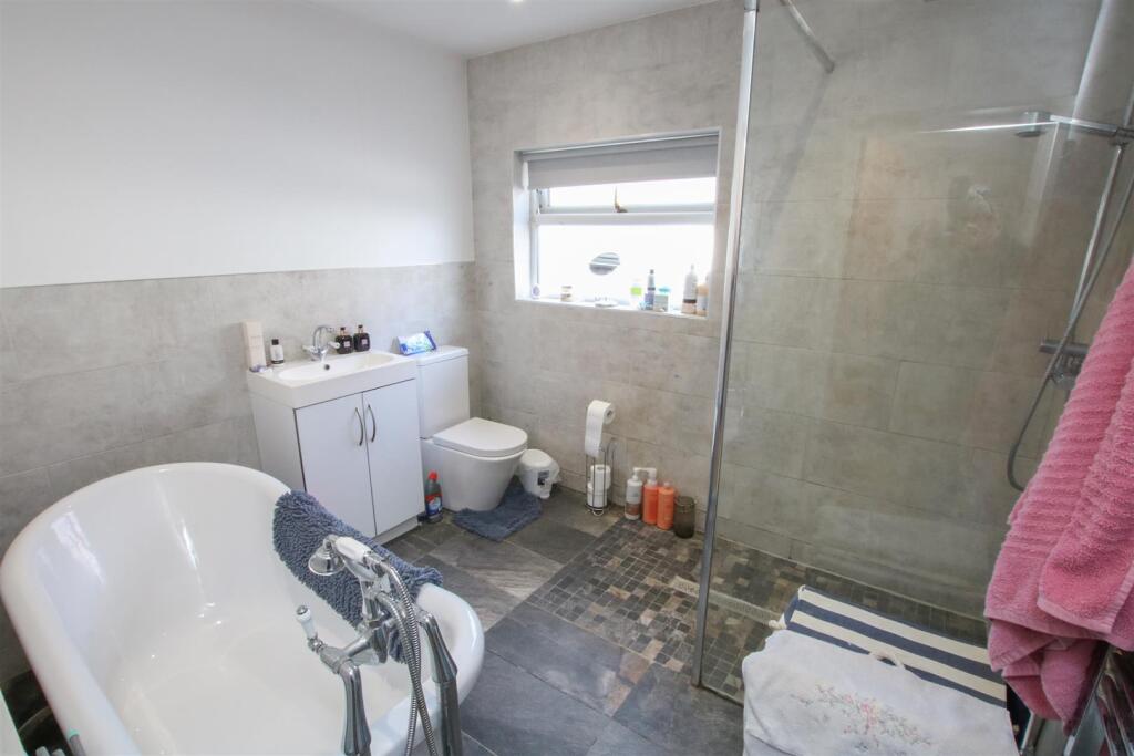 HOUSE BATHROOM