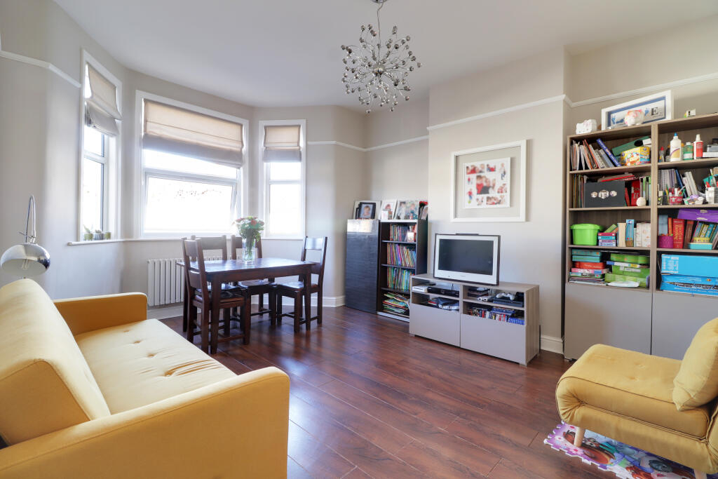 3 bedroom Flat for Sale