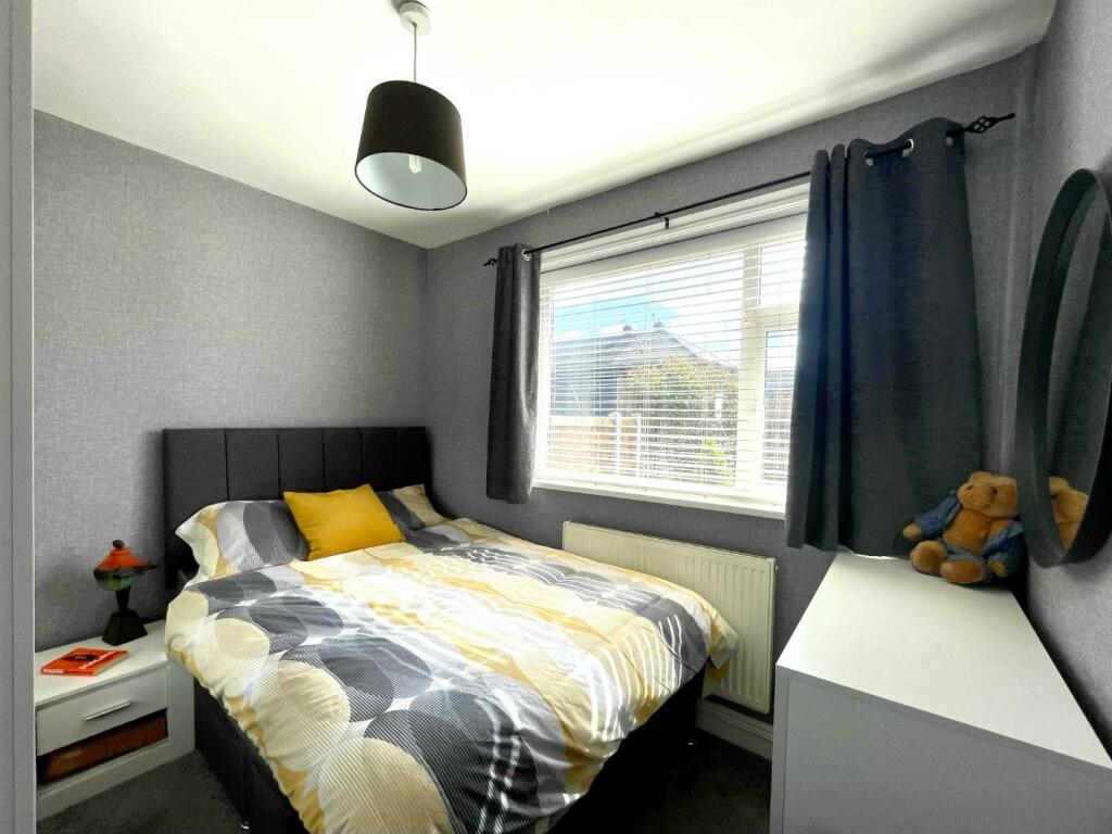 LulworthCres24bed1.jpg