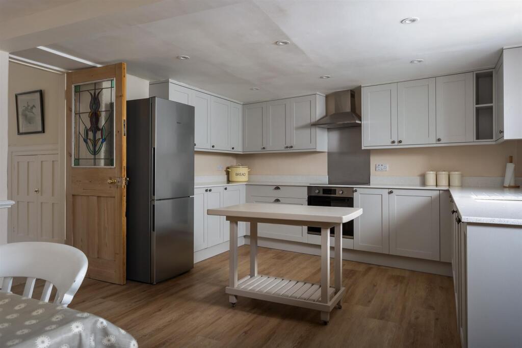 33 - Kates Cottage - GL54 3HE - Web.jpg