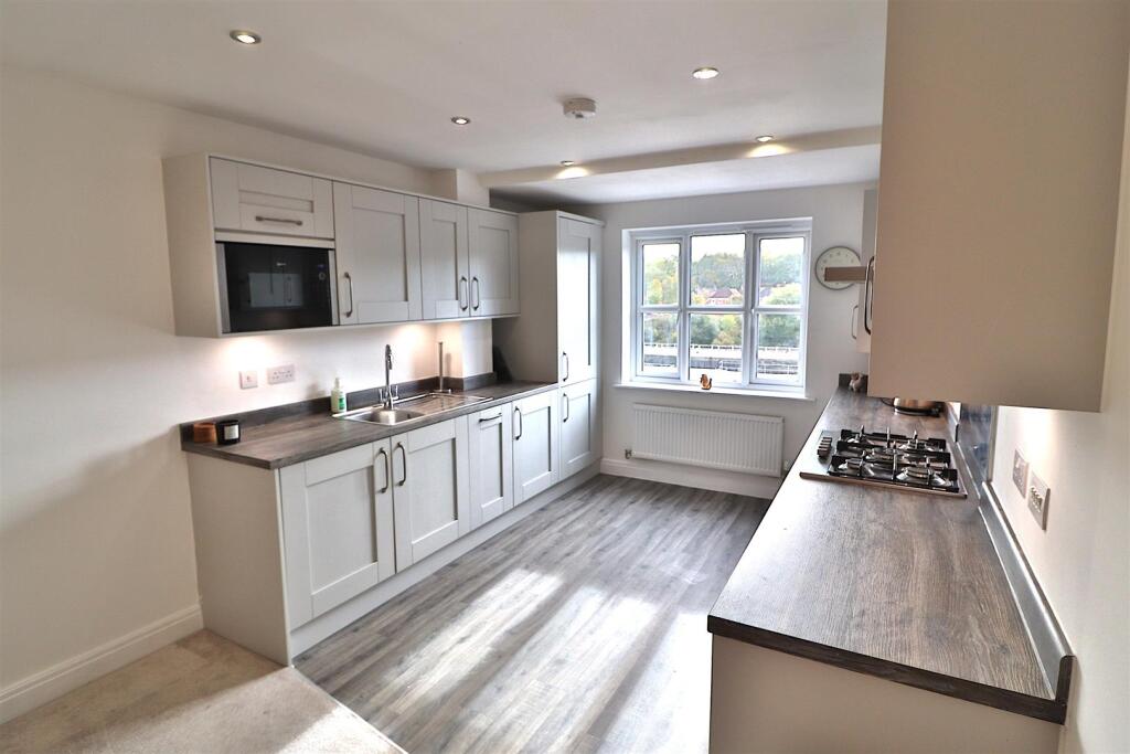 OPEN PLAN LIVING/LITCHEN AREA