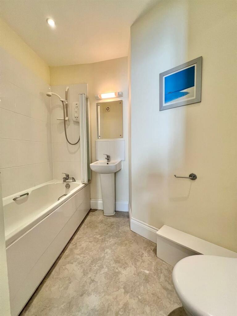 En-Suite Bathroom