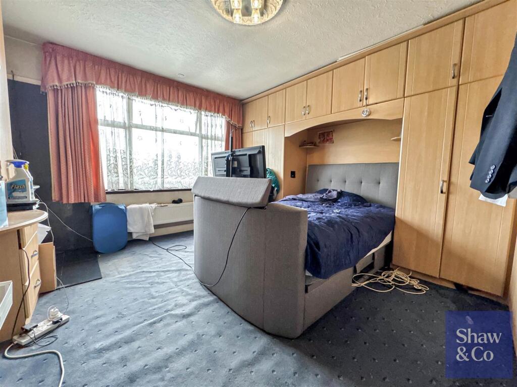Bed 2.jpeg