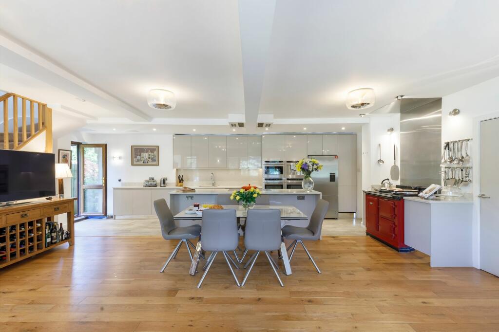 Kitchen and breakfast room