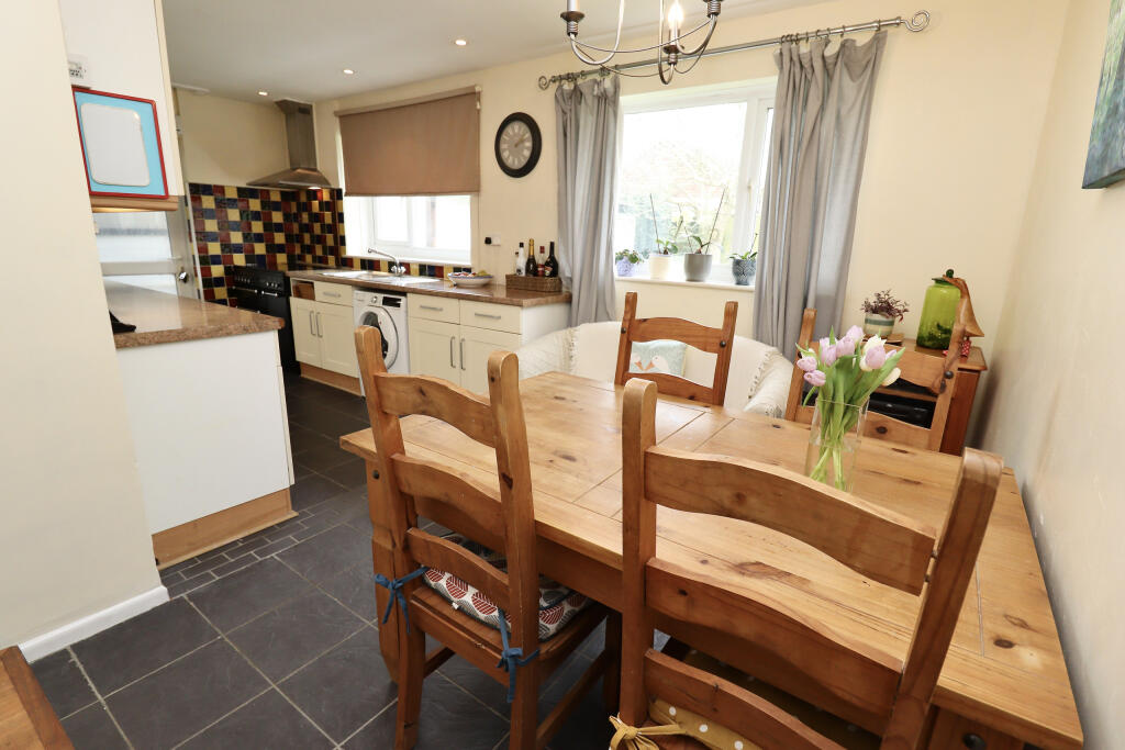 Kitchen/ Dining Area