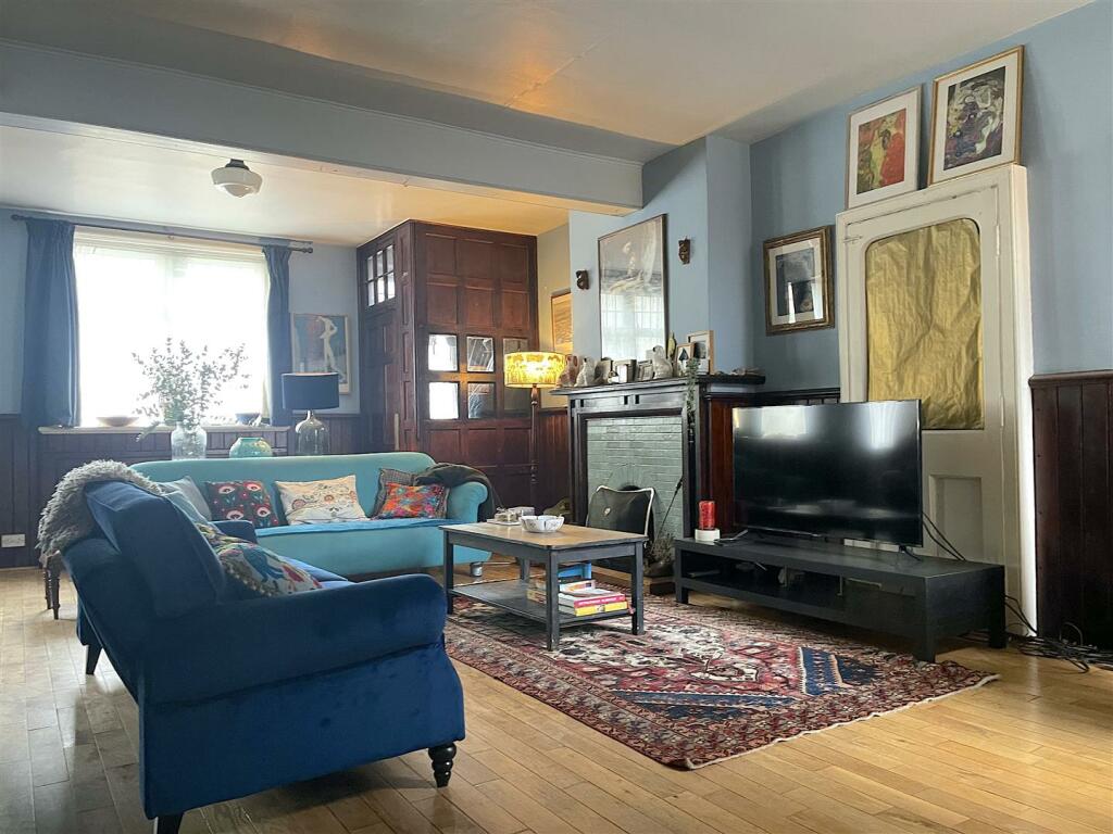 Living Room (1).jpeg