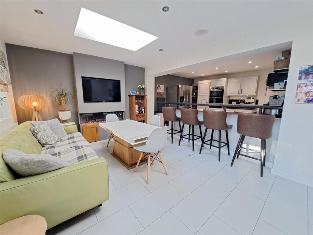 Open Plan Kitchen/Diner/Family room