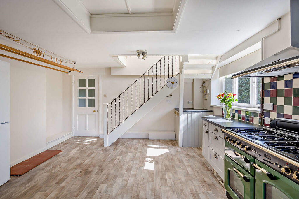 8659306-interior1...