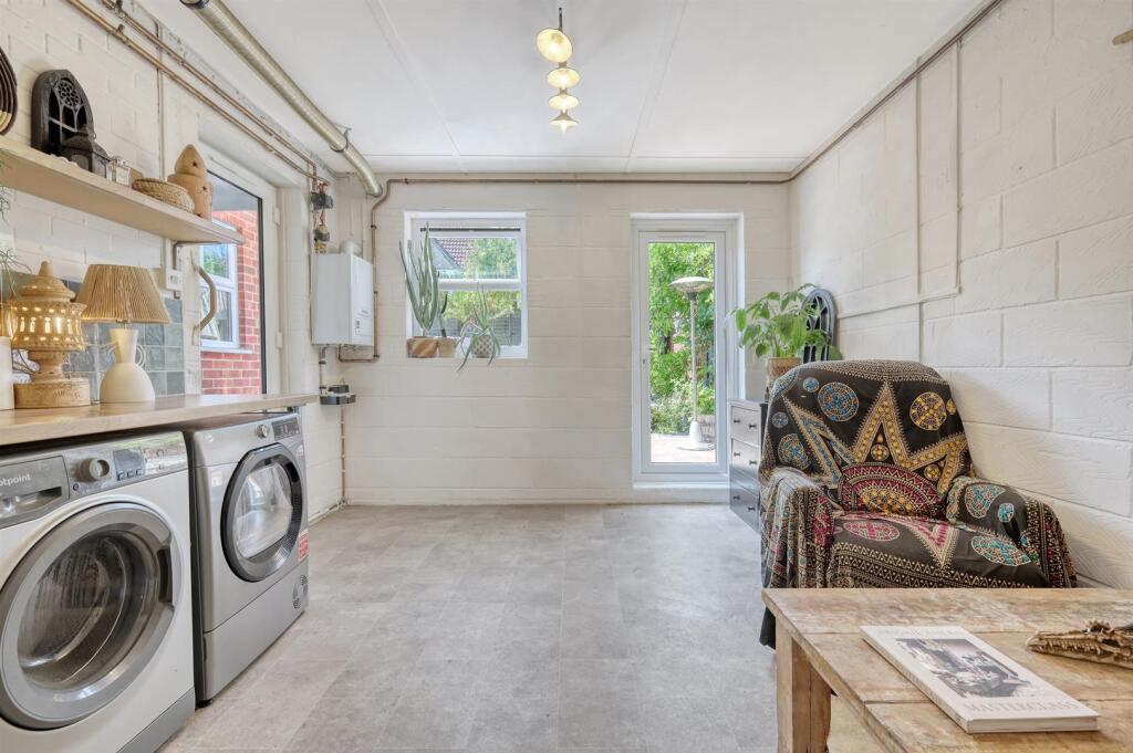 Utility Room/Versatile Reception Room