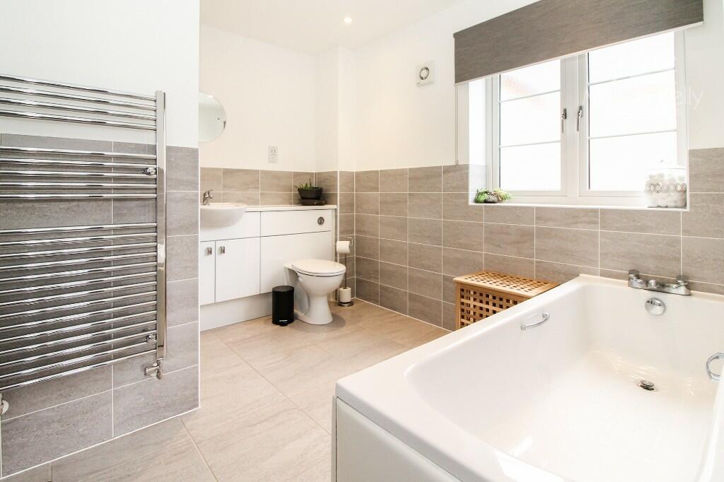 FAMILY BATHROOM