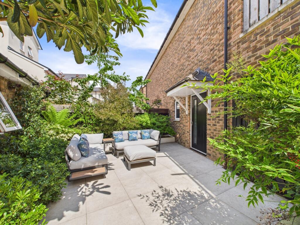 Landscaped Rear Garden James Hillier EweMove Bexle