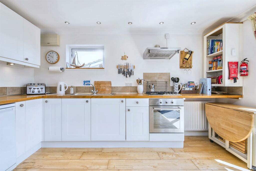 lounge/diner/kitchen