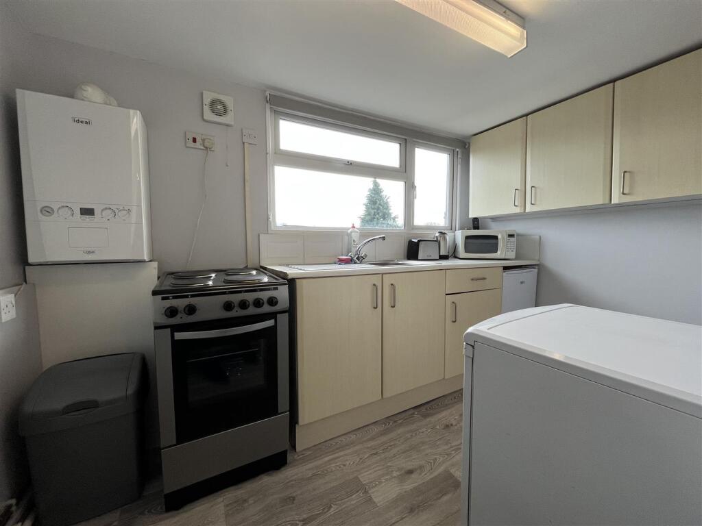 Kitchen (2).jpeg