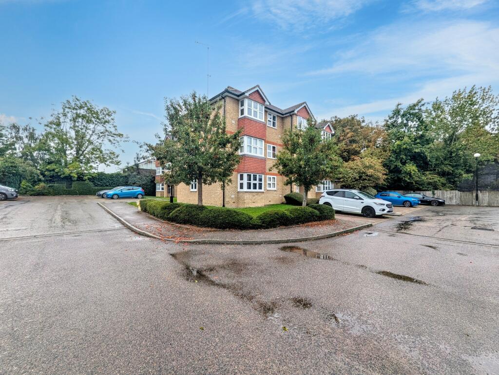 84 Staffords Place, Horley, Surrey RH6 9GY