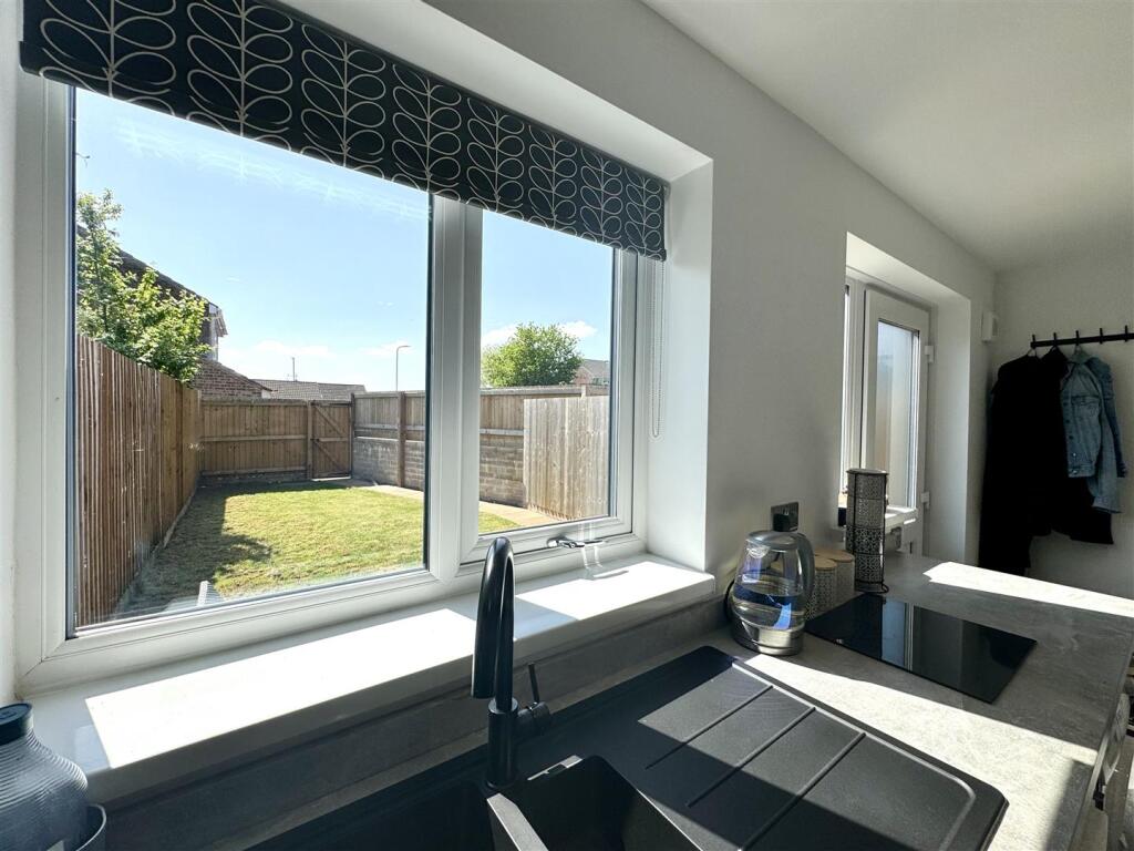 KITCHEN/DINNIG ROOM