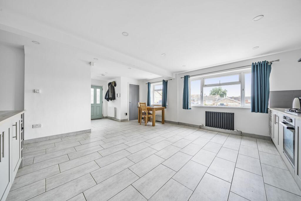Kitchen/Dining Room (2)