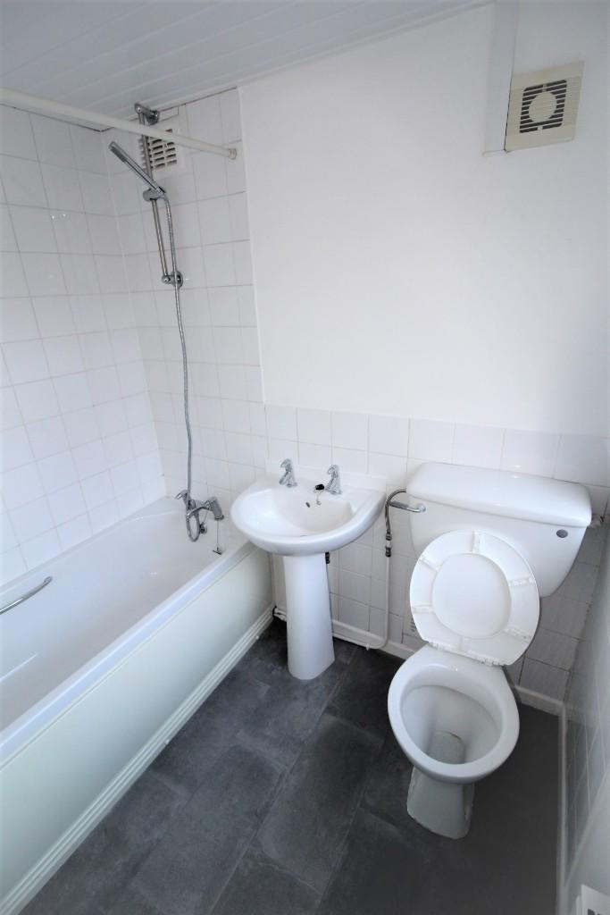 Bathroom (b) 