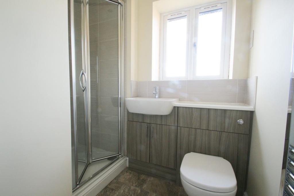 EN-SUITE SHOWER