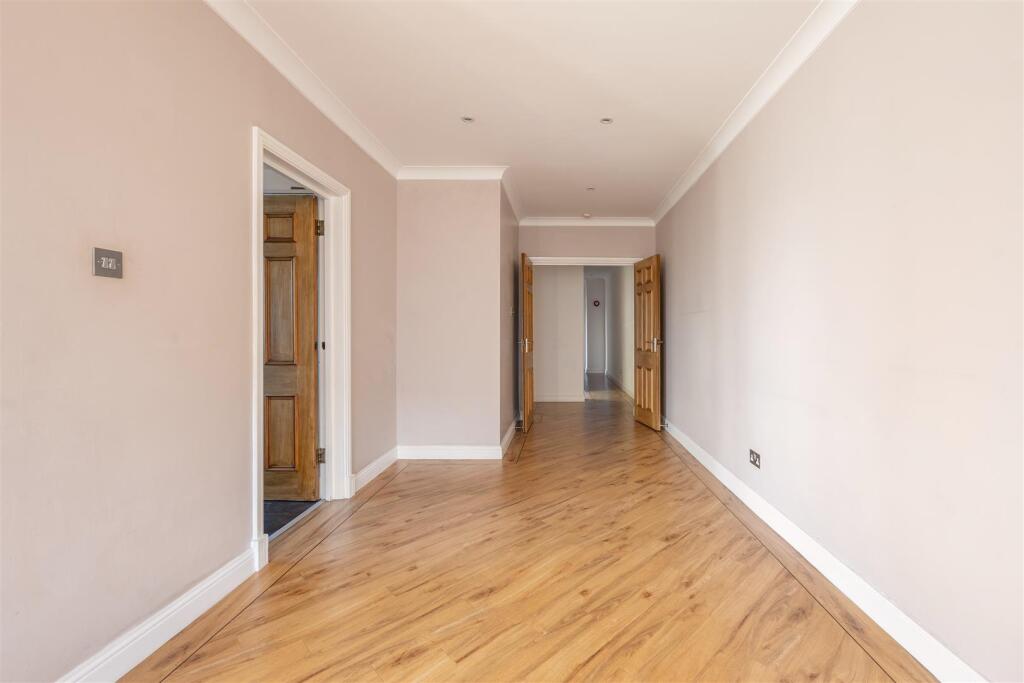 Epping New Road, IG9