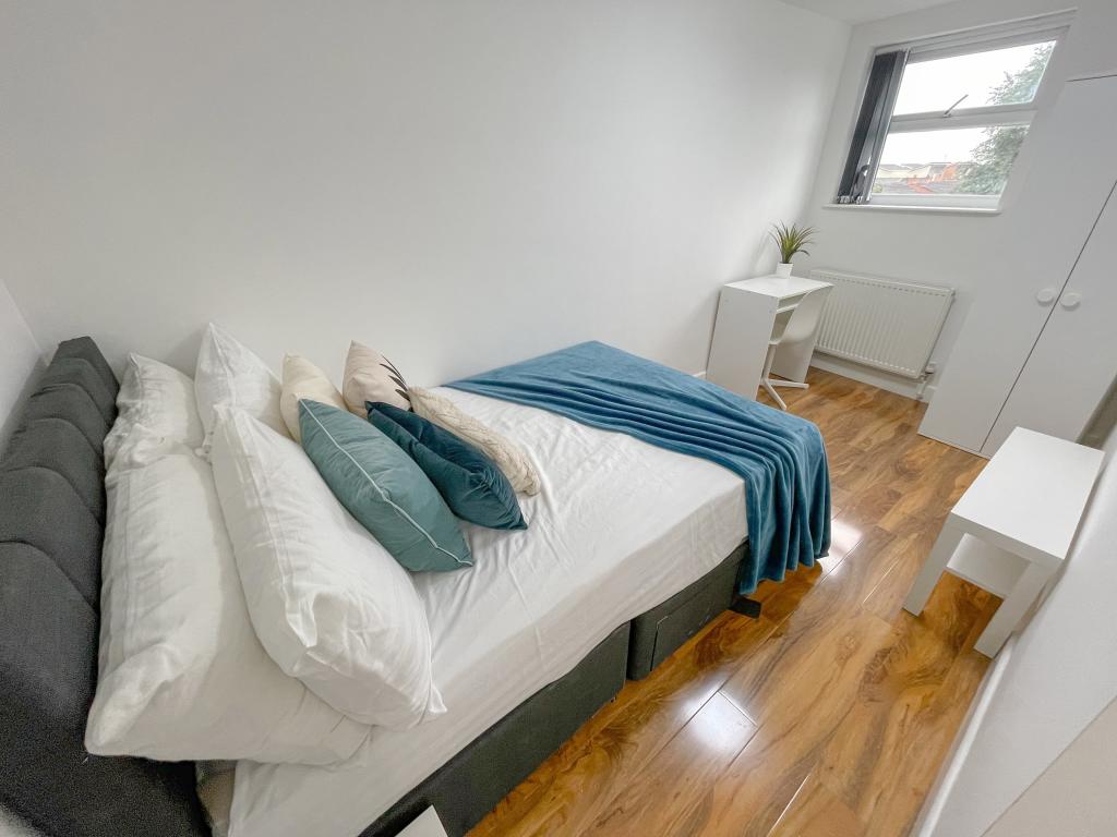 Flat 7, 163A Kensing