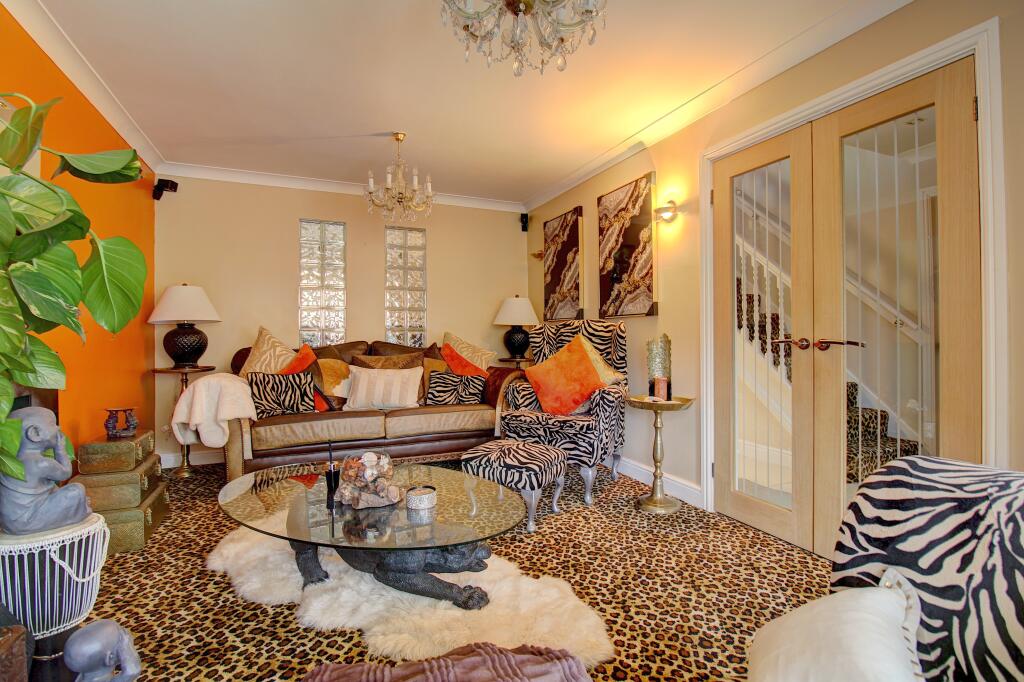 Lounge (alt view)
