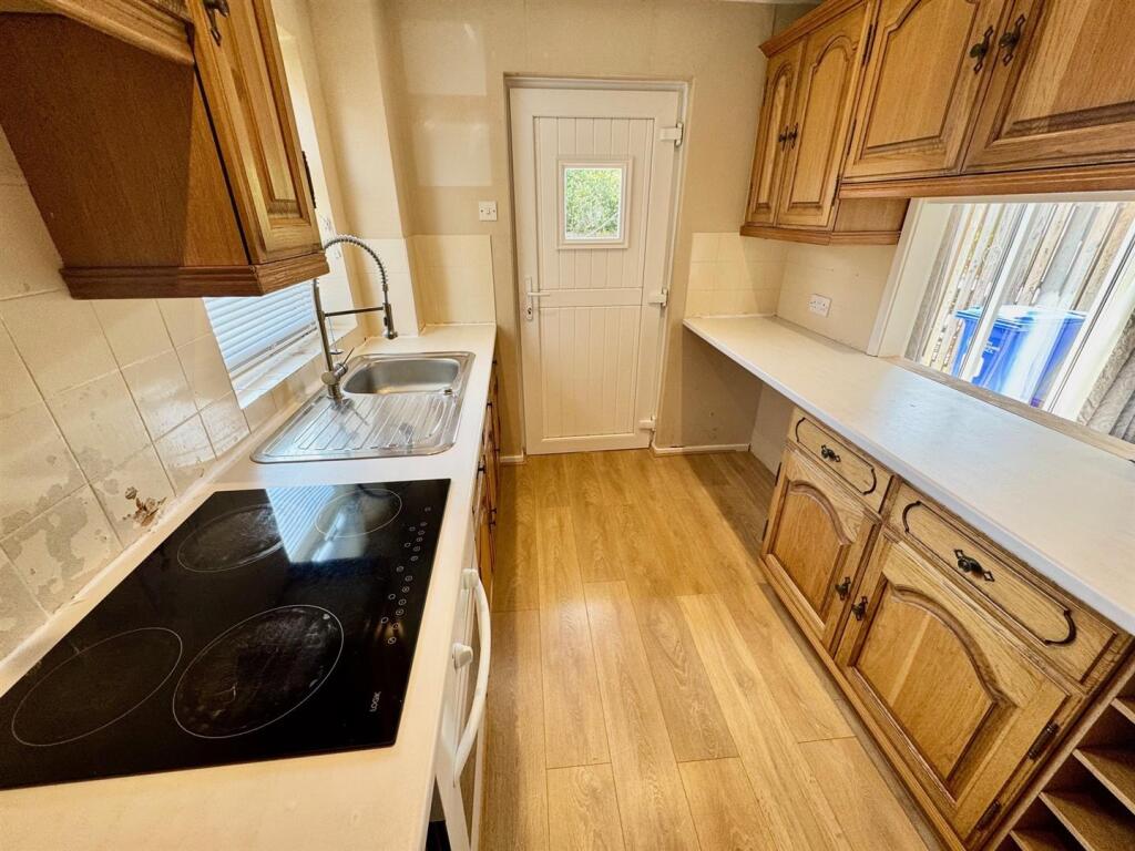 Kitchen 2.jpg