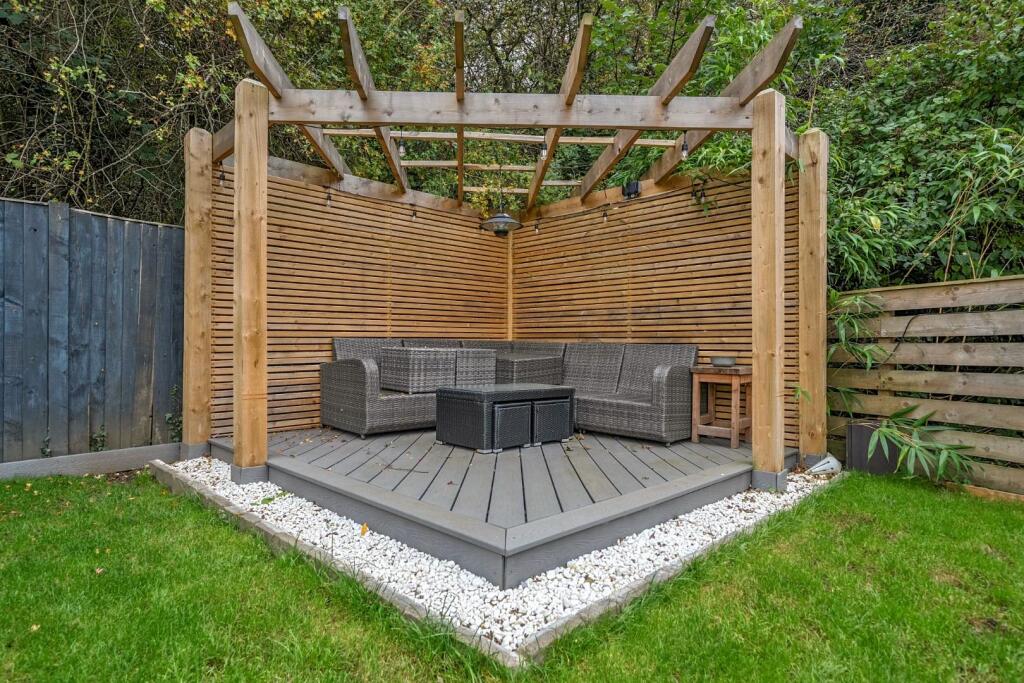 decking gazibo.jpg