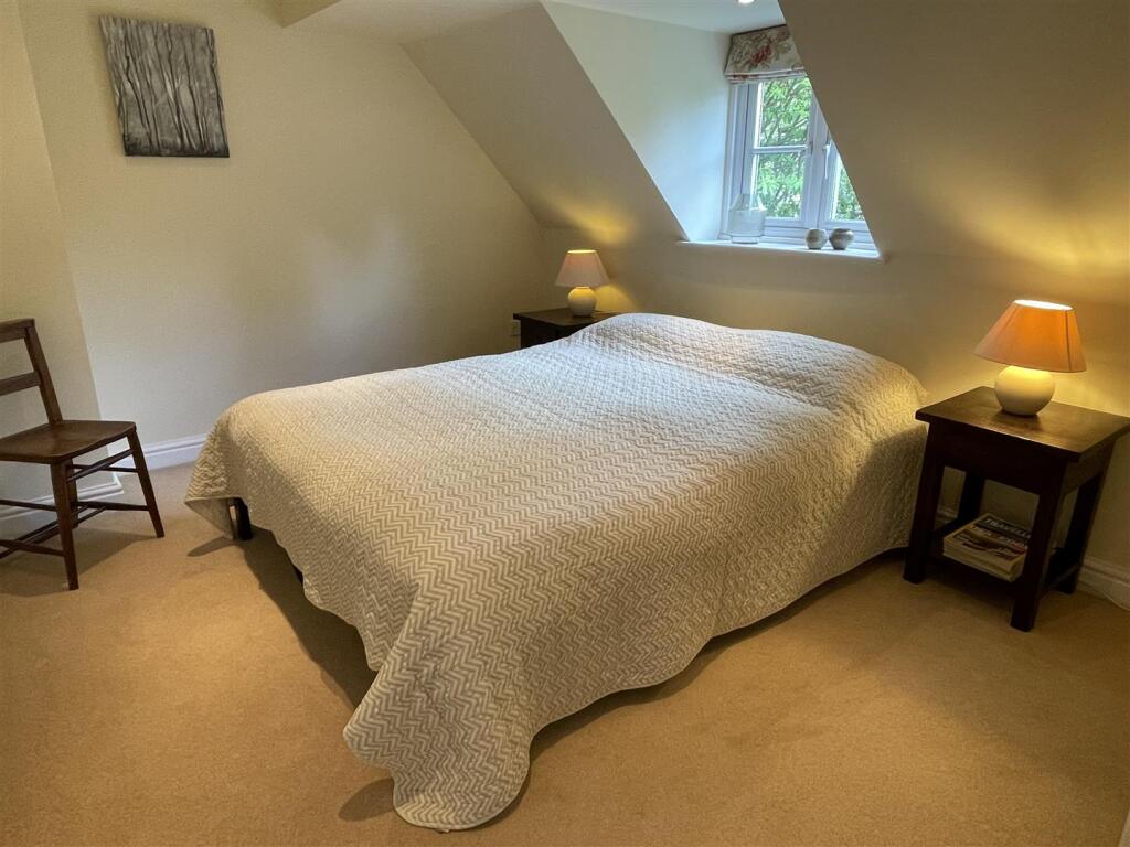 Bedroom 2.JPG