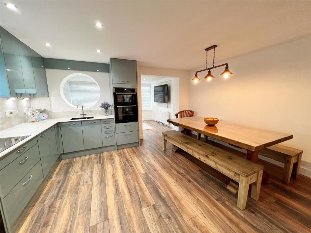 Kitchen Diner pic 1.jpg