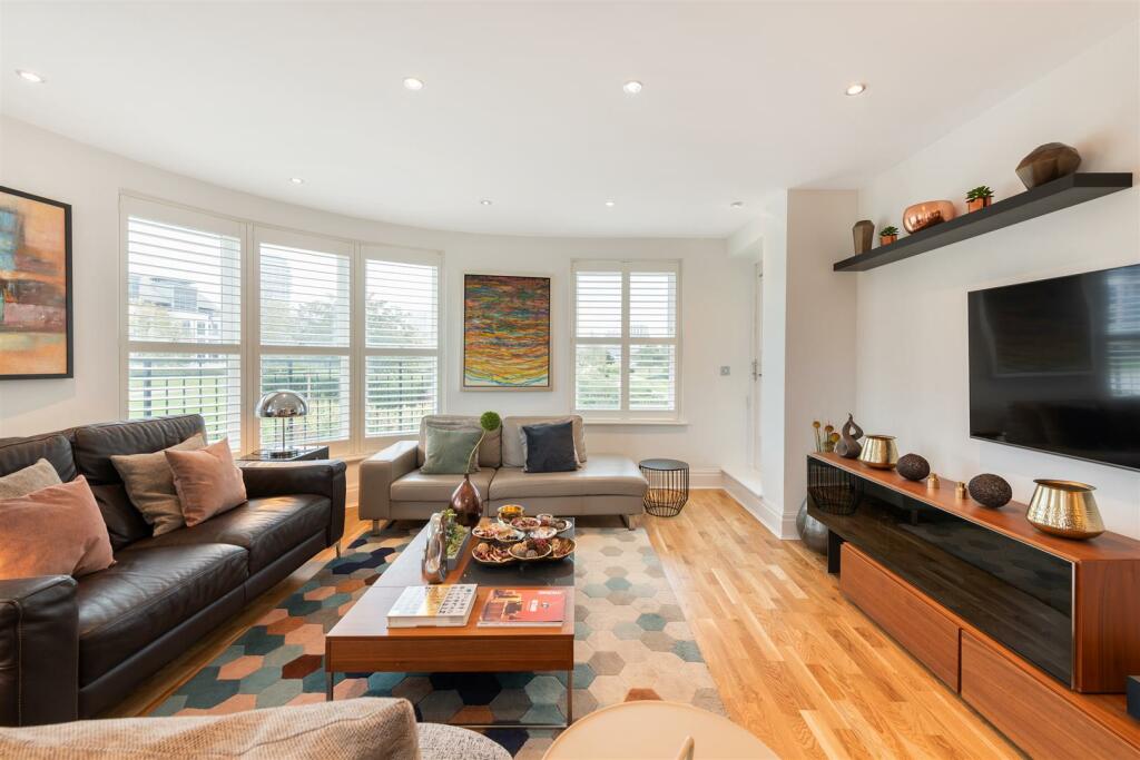 1 Aspect Court Lo-3.jpg