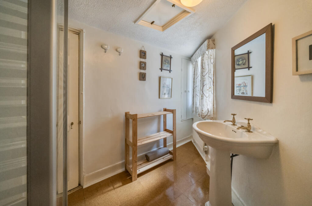 1349538-5-68bed51...