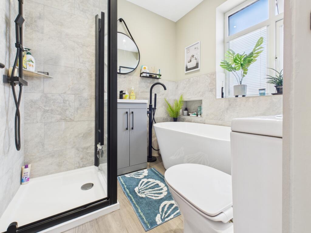 CAM03729G0-PR0138-STILL003