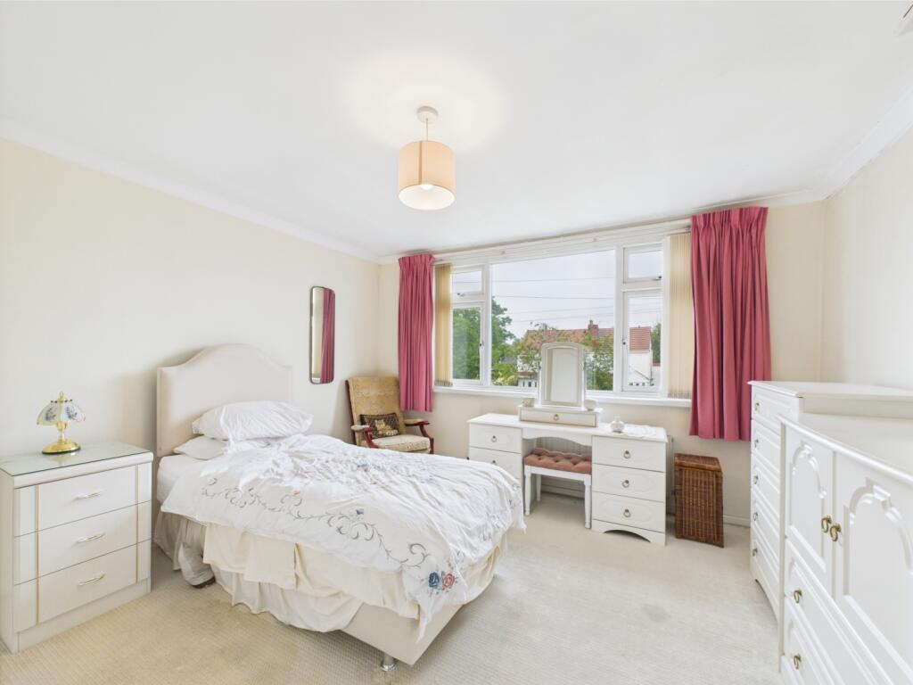 CAM02386G0-PR0131-STILL032