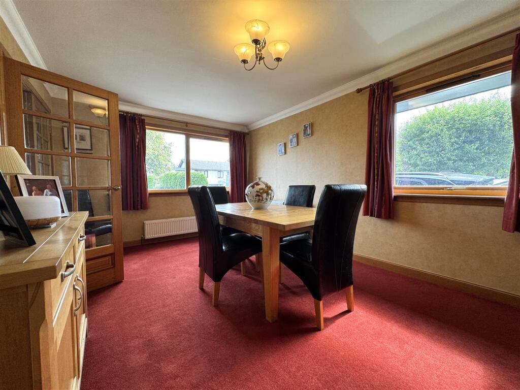 DINING ROOM .JPG