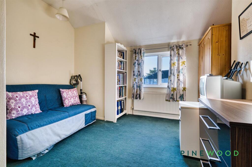 BEDROOM 2