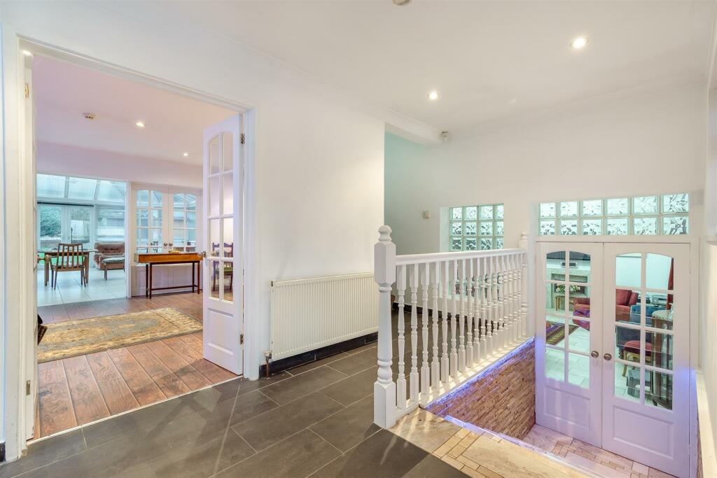 8582899-interior02.jpg