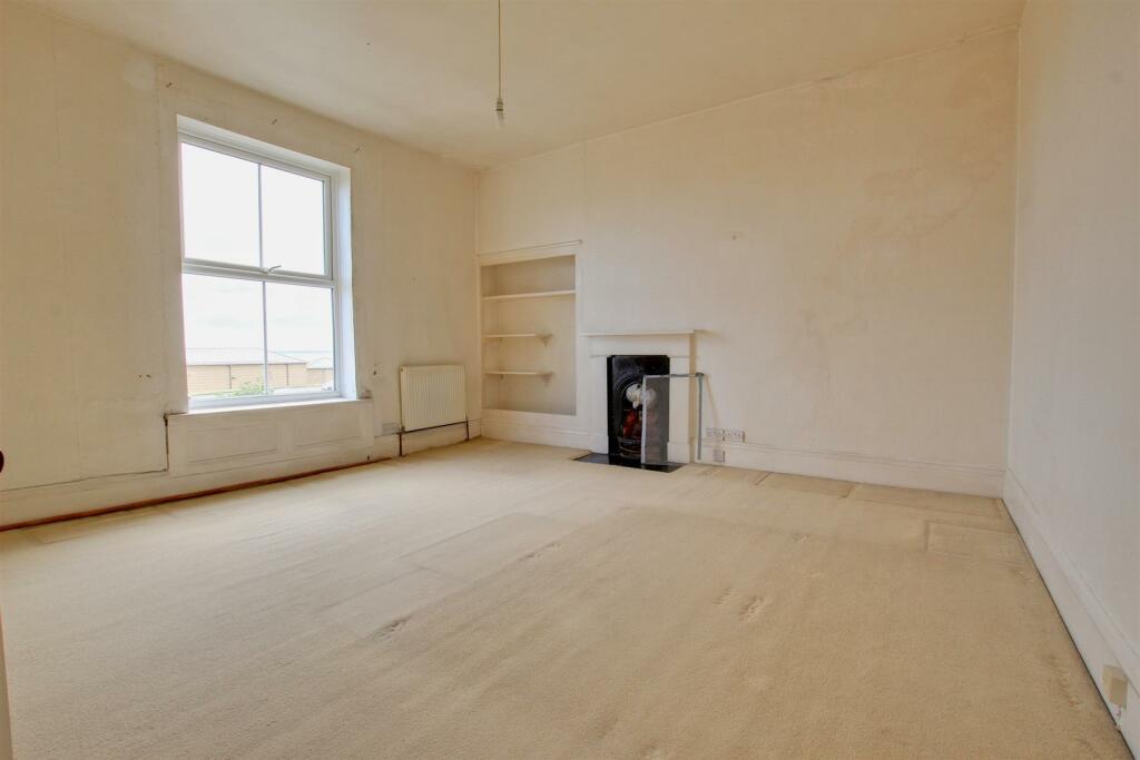 BEDROOM 2 (REAR)