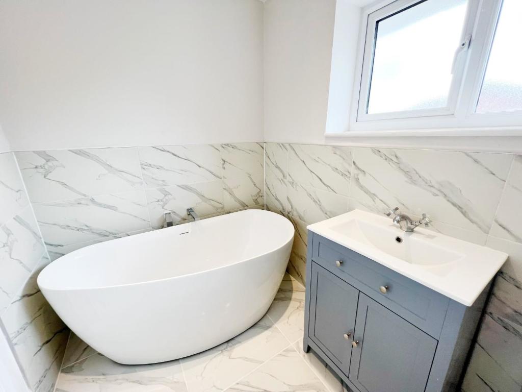 Bathroom 3.jpg