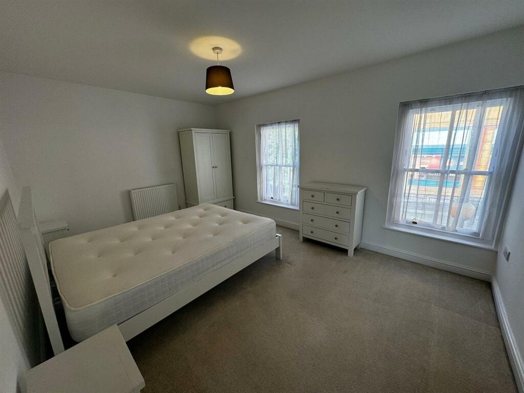 bedroom1.jpg