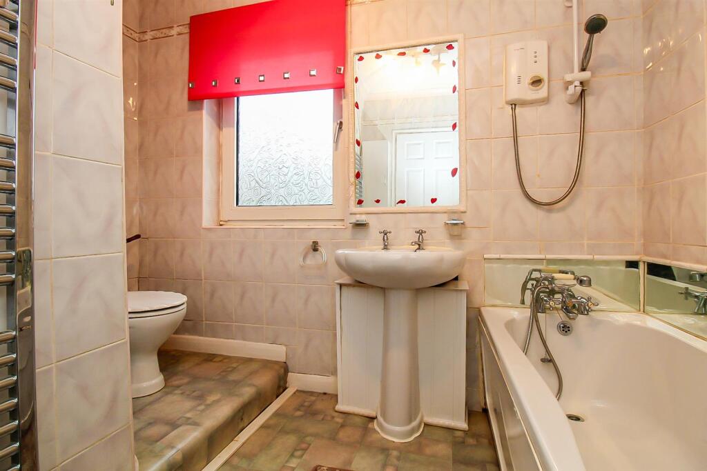 BATHROOM/W.C.