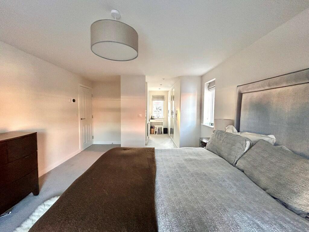 39 neptune bedroo...