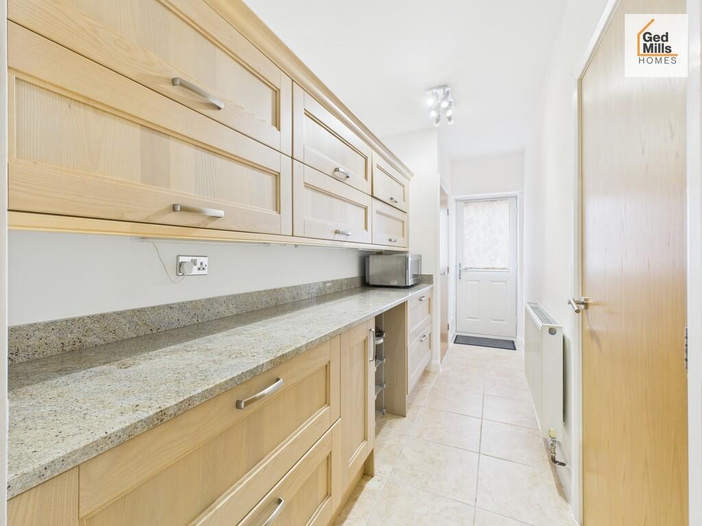 CAM04261G0-PR0083...